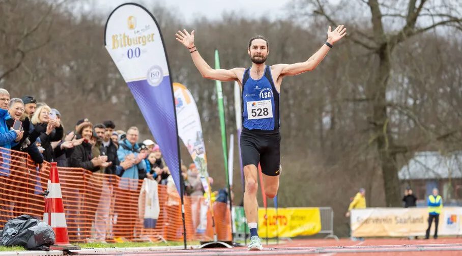 Bild von Jan Lukas Becker Rekordhalter beim Zieleinlauf